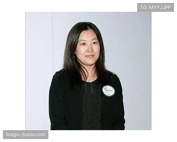 伏明霞跳水拿金牌那会儿，私底下穿的拖鞋还是超市十块钱两双那种