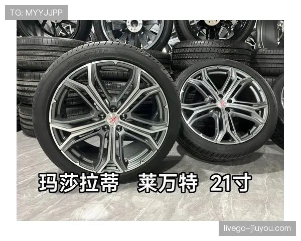 莱万今晚又换豪车了,这生活和我们差几条命啊? 莱万今晚又换豪车了,这生活和我们差几条命啊?