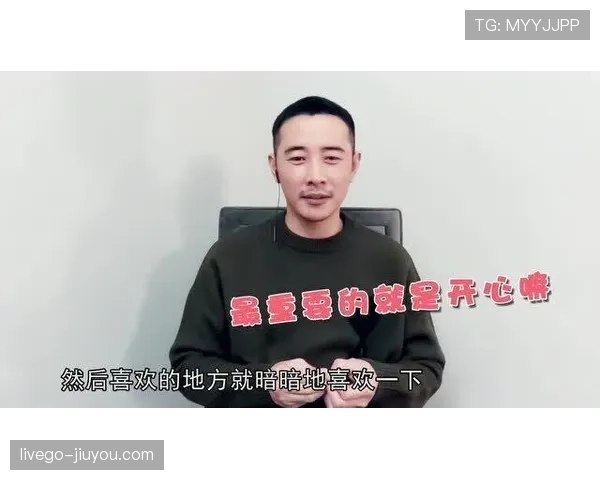 高磊穿着两万球鞋去菜市场称菜,我笑不出来 高磊穿着两万球鞋去菜市场称菜,我笑不出来